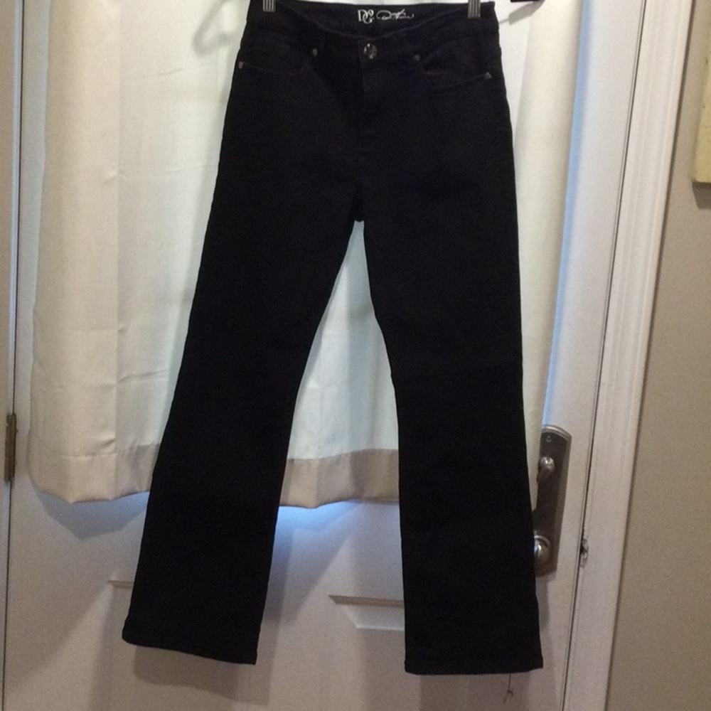 DG2 mid rise (8”) black jeans 6P, stretchy.  Never worn.